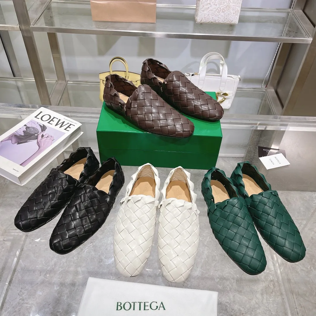 [BV] Top P: 760💰Size for couples: 35-44 (Female 34.40.41. Male 38 45. Custom-made and non-returnable) (Bottega Veneta) Genuine leather outsole classic woven beanie shoes, set of feet and heels for two wears Blessed are the little feet👣👣Comfortable casual shoes that can be worn all year round, made of imported first-layer sheepskin➕fine-quality sheepskin leather, imported sheepskin lining, luxury genuine leather outsole [rose][rose], Bottega Veneta is an Italian luxury brand. Made using traditional Italian leather craftsmanship. .